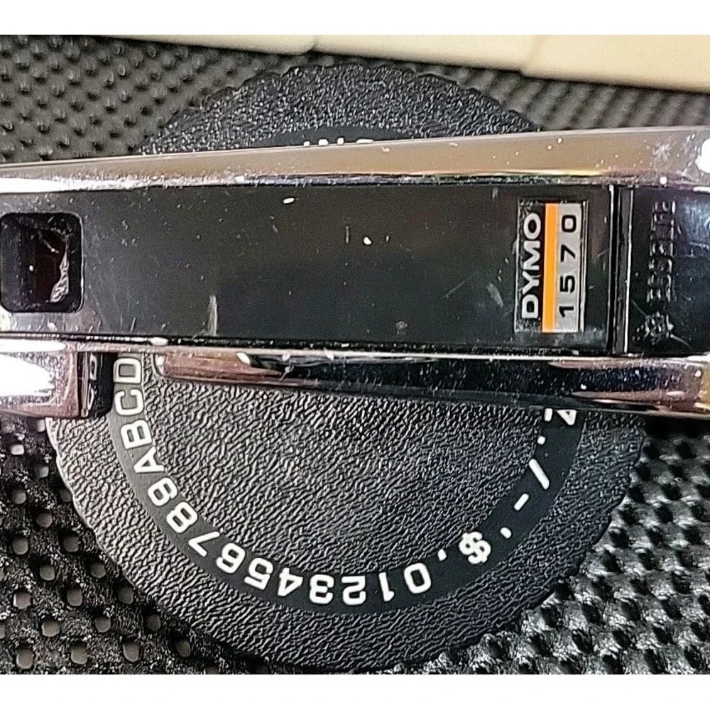 Dymo Model 1570 Manual Dial Type Label Maker Complete With Travel Case